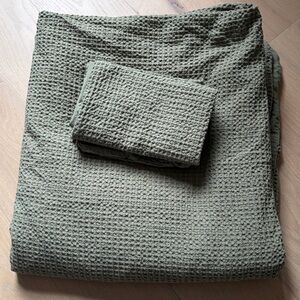 Quince Organic Luxe Honeycomb Duvet Set (with shams), size Full/Queen in Olive